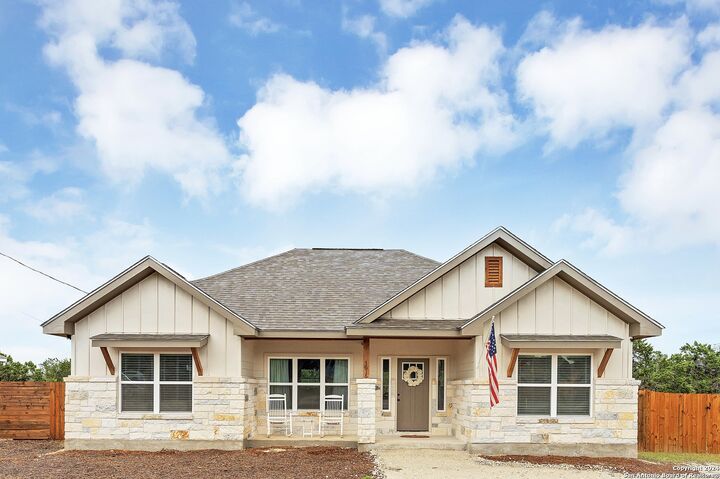 1616 Rimrock Cove  Spring Branch TX 78070 photo