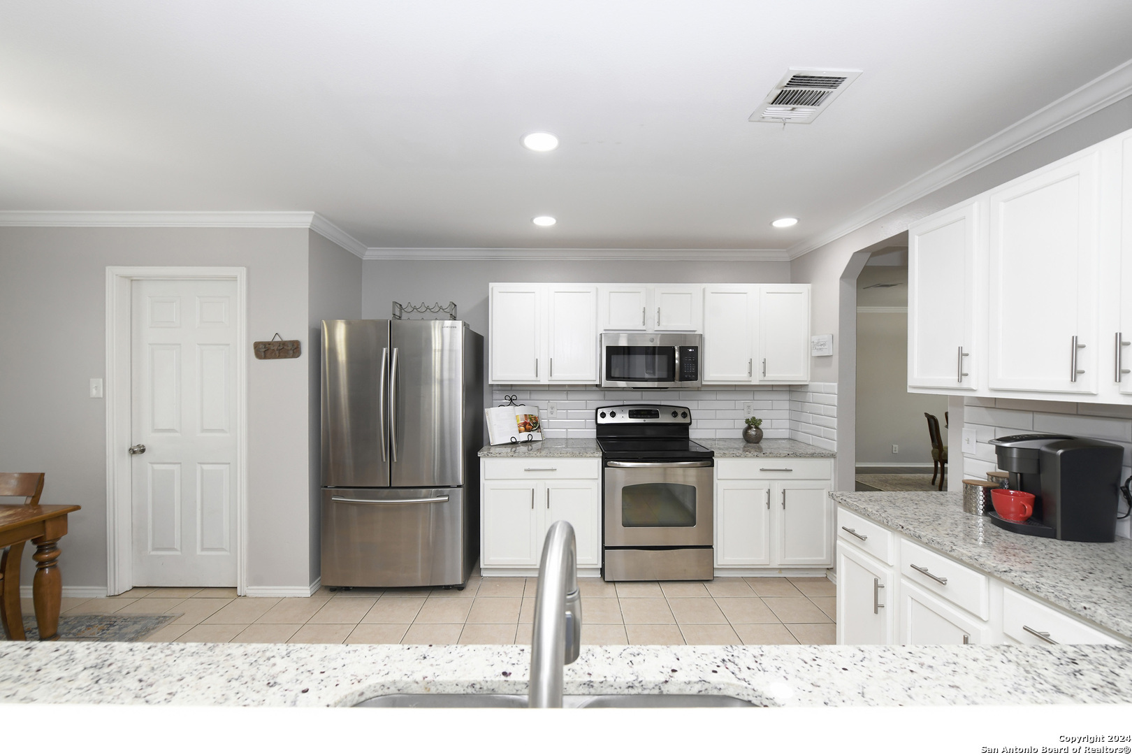 Property Photo: 216 Katie Ct TX 78006