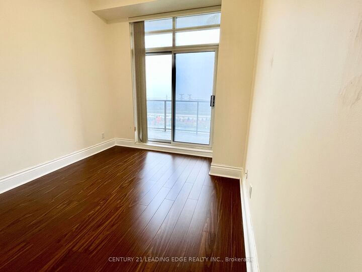 Property Photo:  37 Galleria Pkwy Uph6  ON L3T 0A3 