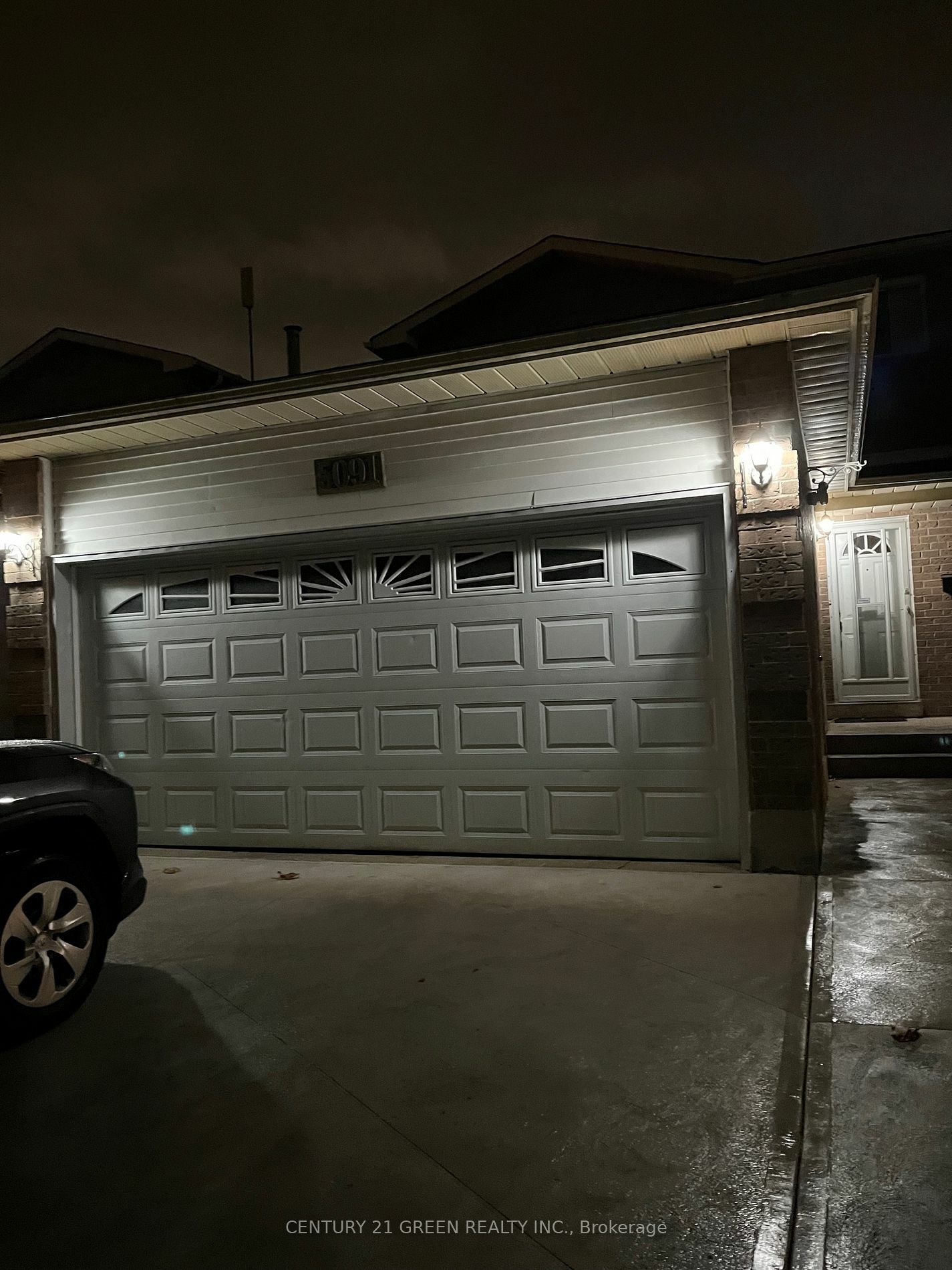 Property Photo:  5091 Sunray Dr Bsmt  ON L5R 2W2 