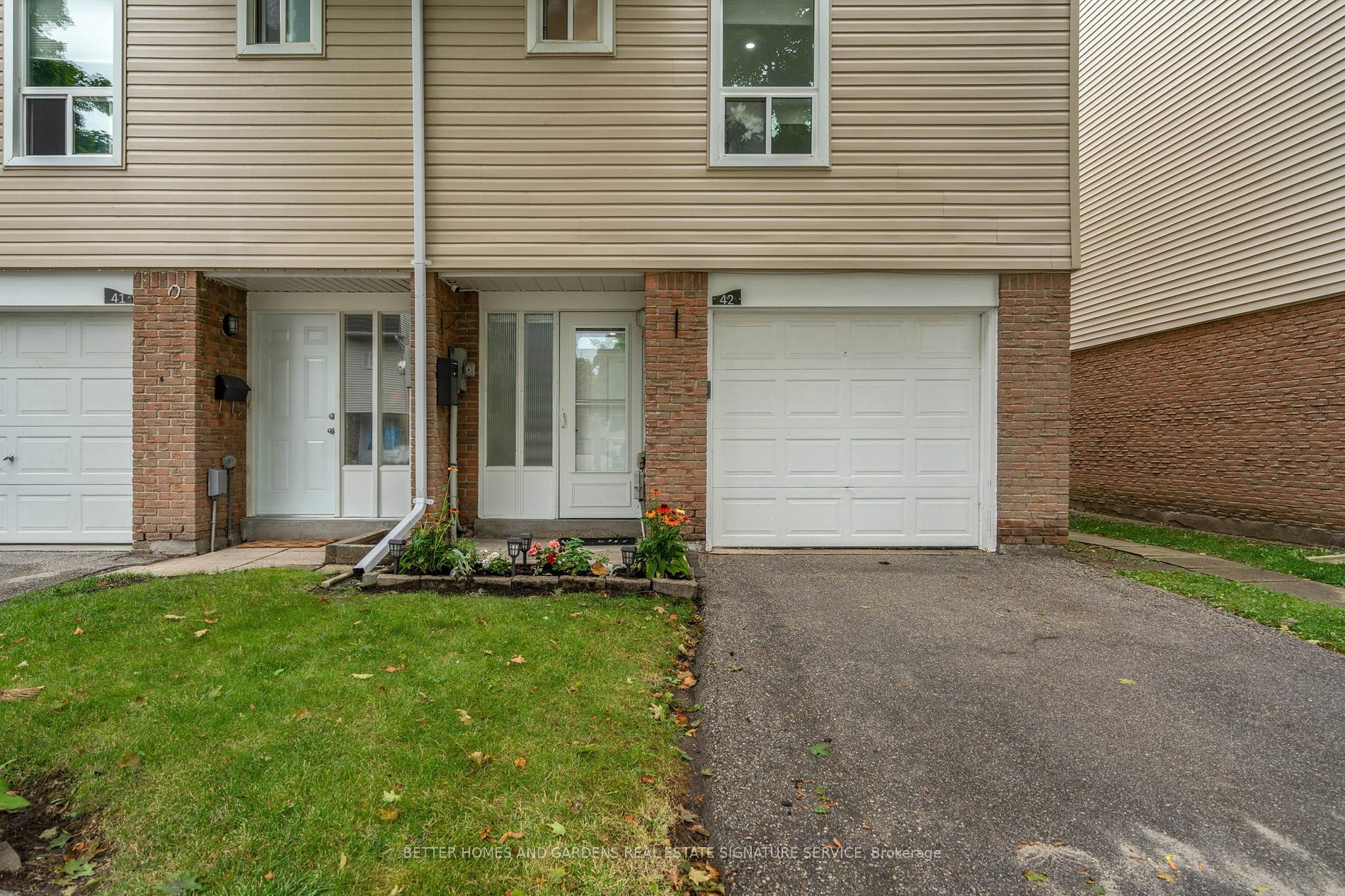 Photo de la propriété:  42 Ellis Dr  ON L6T 4C4 