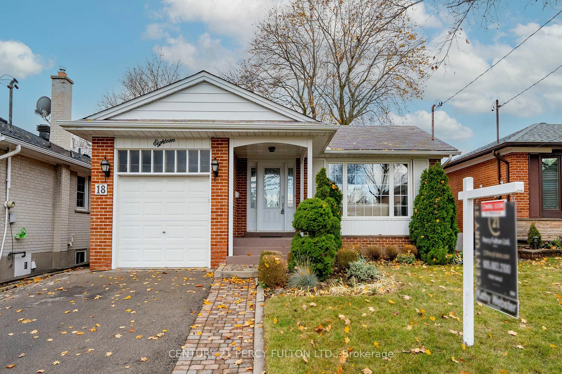 18 Corundum Cres  Toronto ON M1T 1Z6 photo