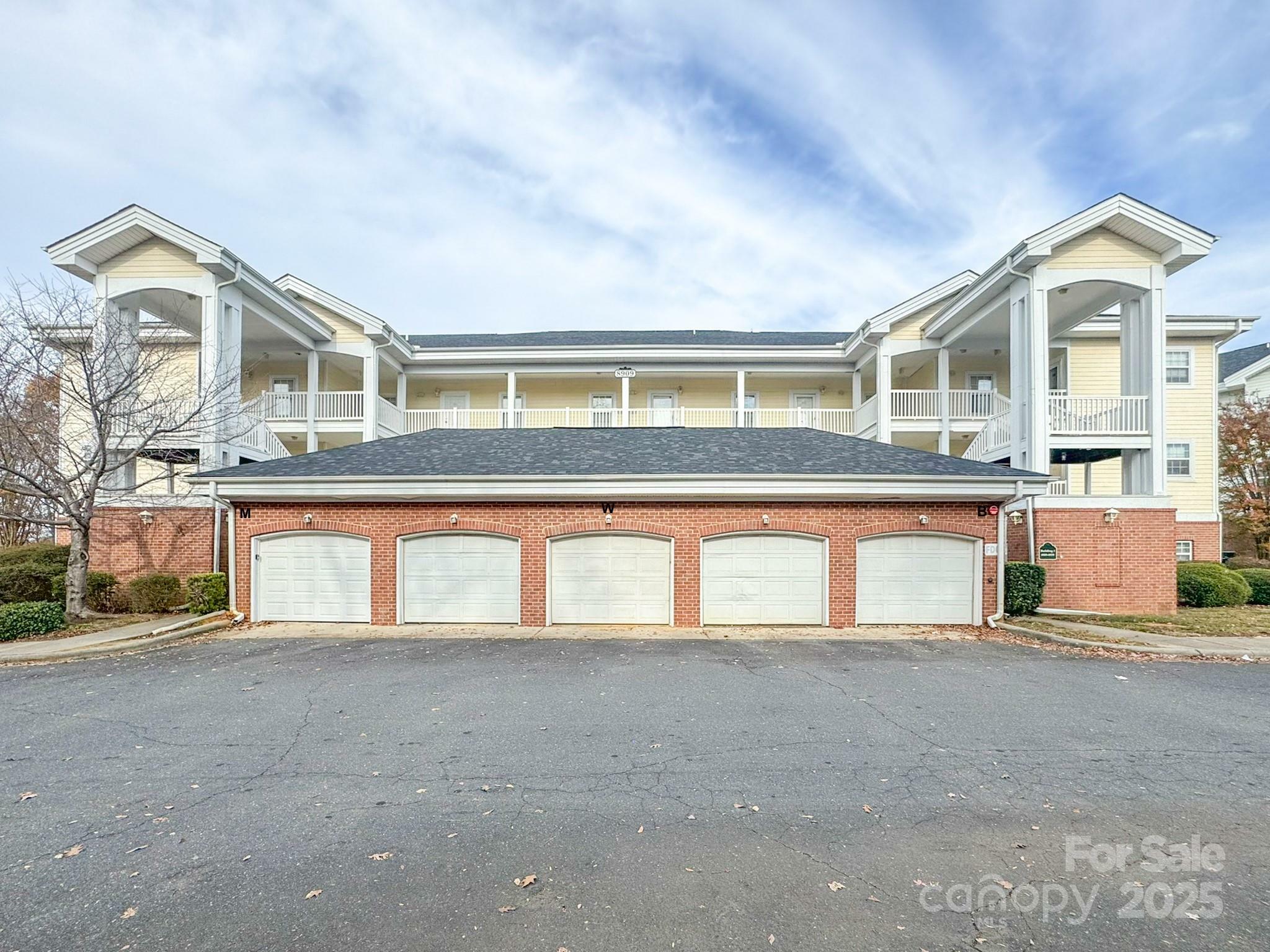 Property Photo: 8931 Meadow Vista Road NC 28213