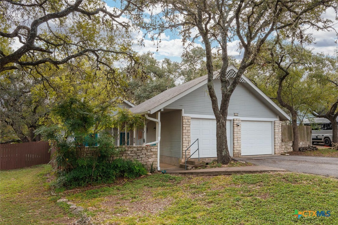 Property Photo:  22 Brookmeadow Drive  TX 78676 