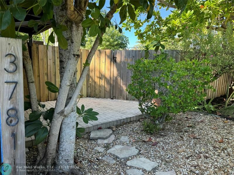 Property Photo:  3781 NE 13th Ave  FL 33334 