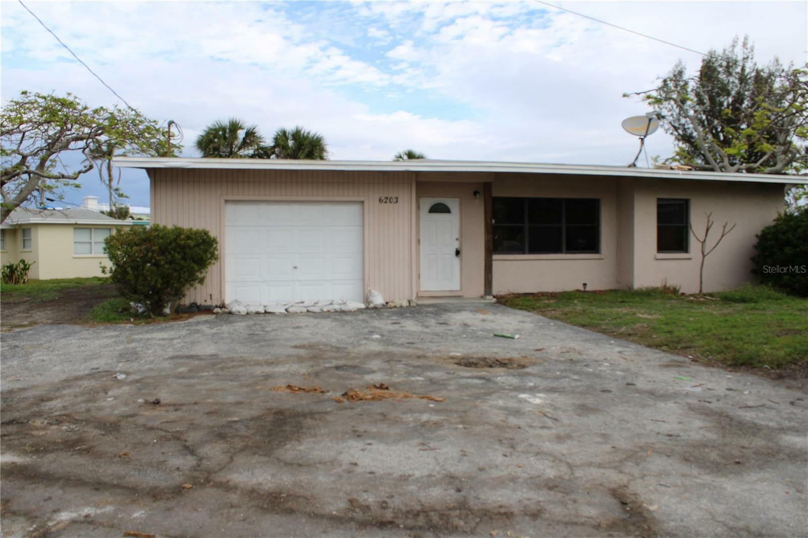 Property Photo:  6203 Marina Drive  FL 34217 