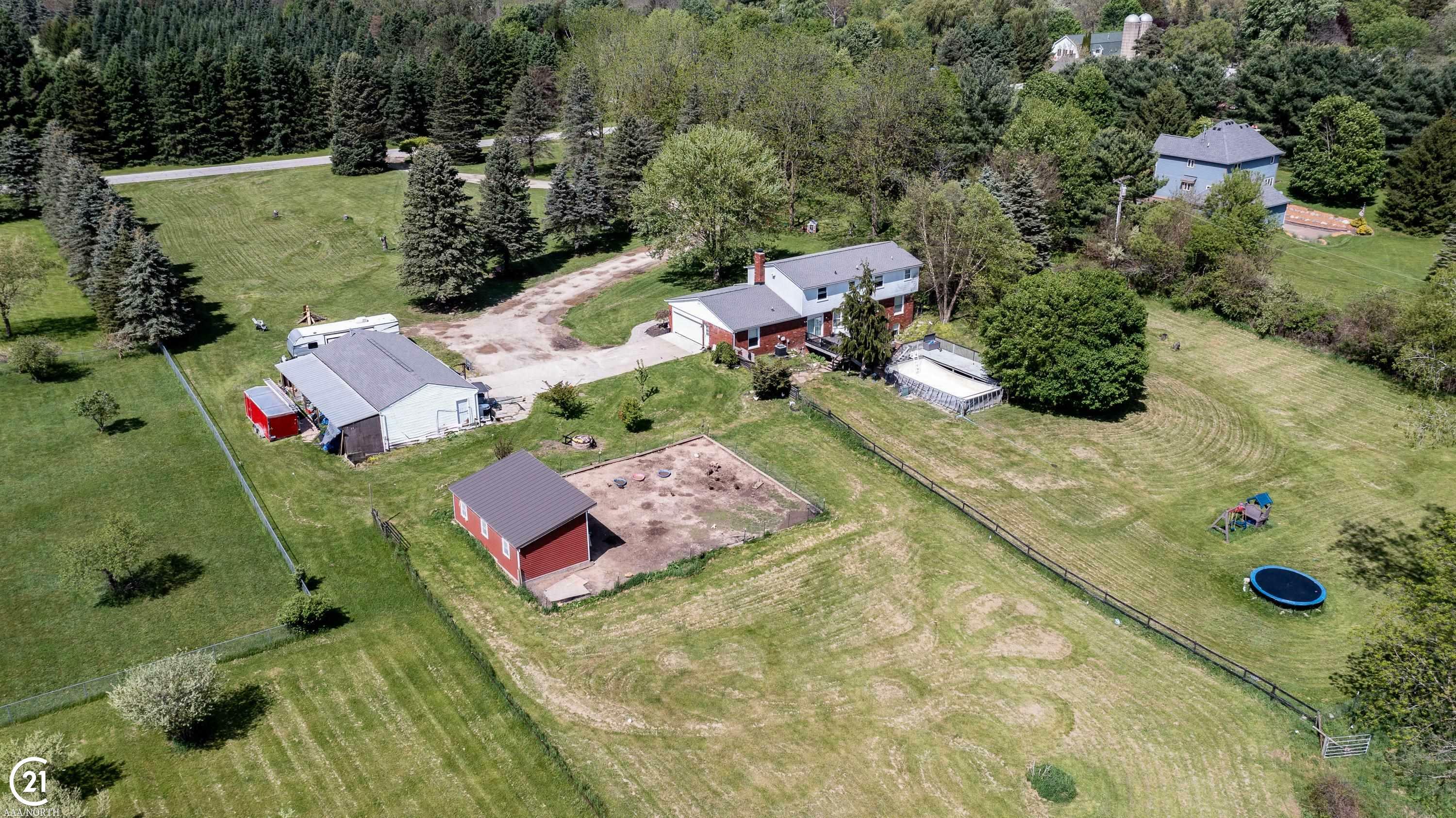 Property Photo:  1800 Glen Meadow  MI 48367 