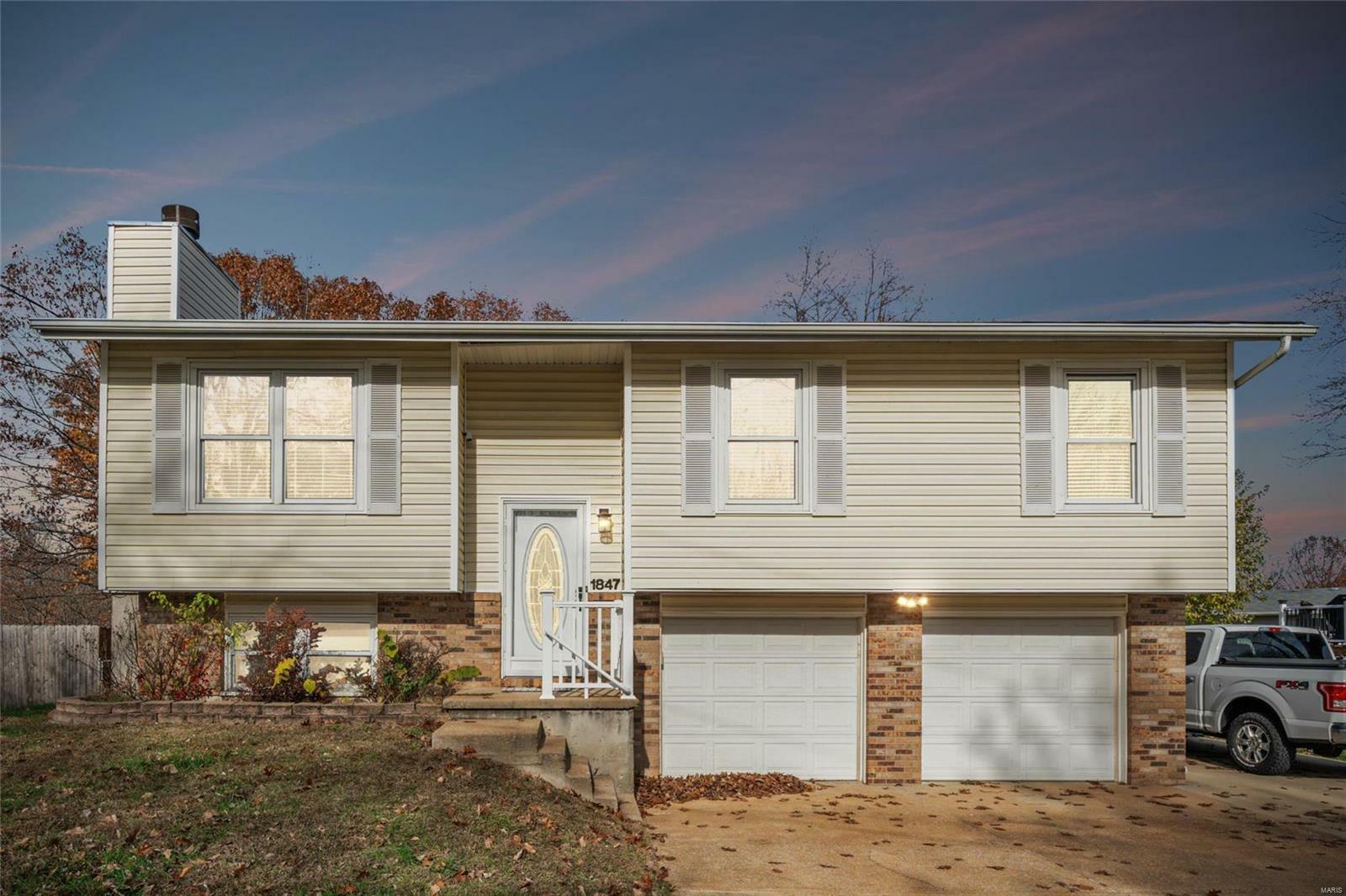 Property Photo:  1847 Chippendale Lane  MO 63052 