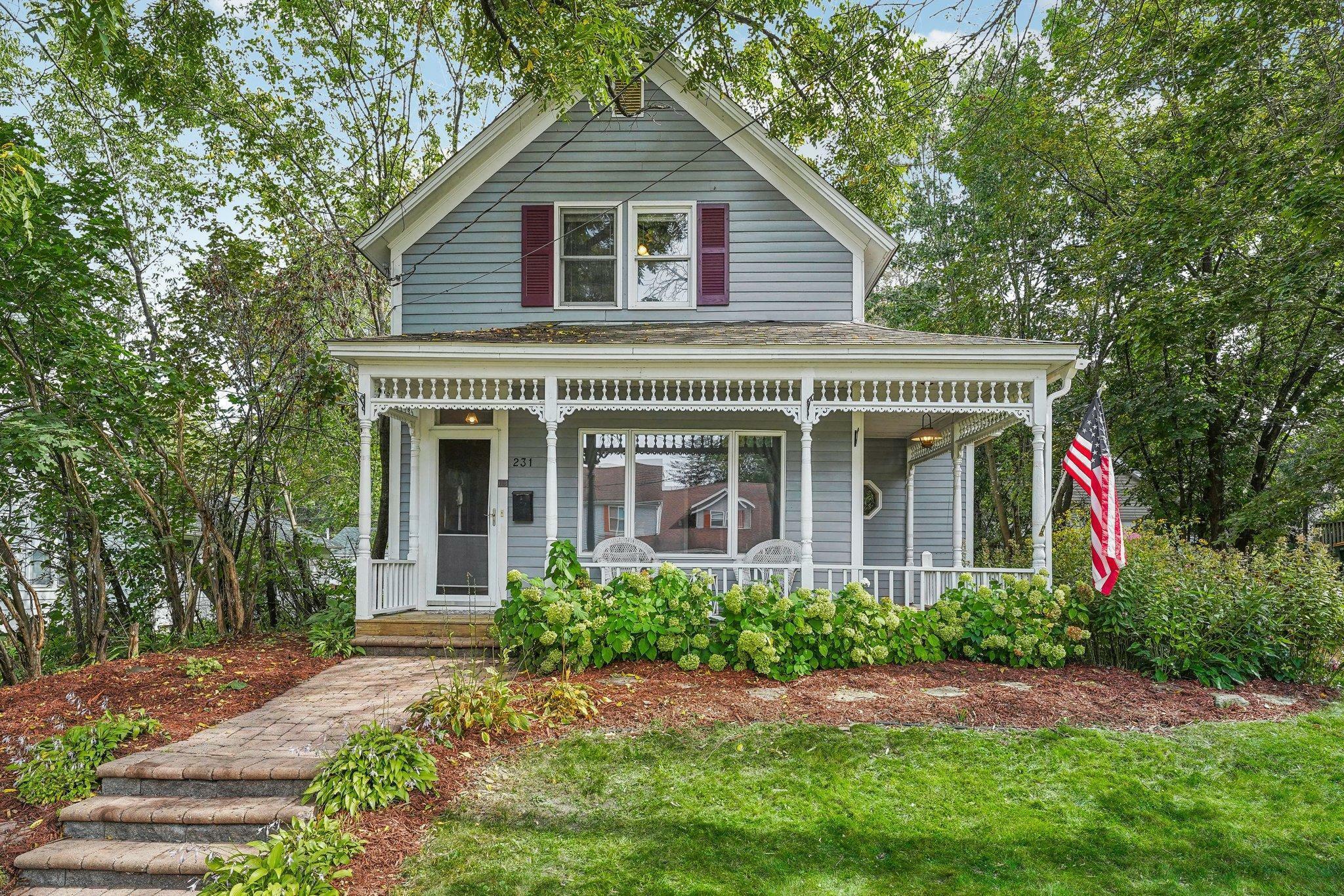 Property Photo:  231 Sherburne Street N  MN 55082 