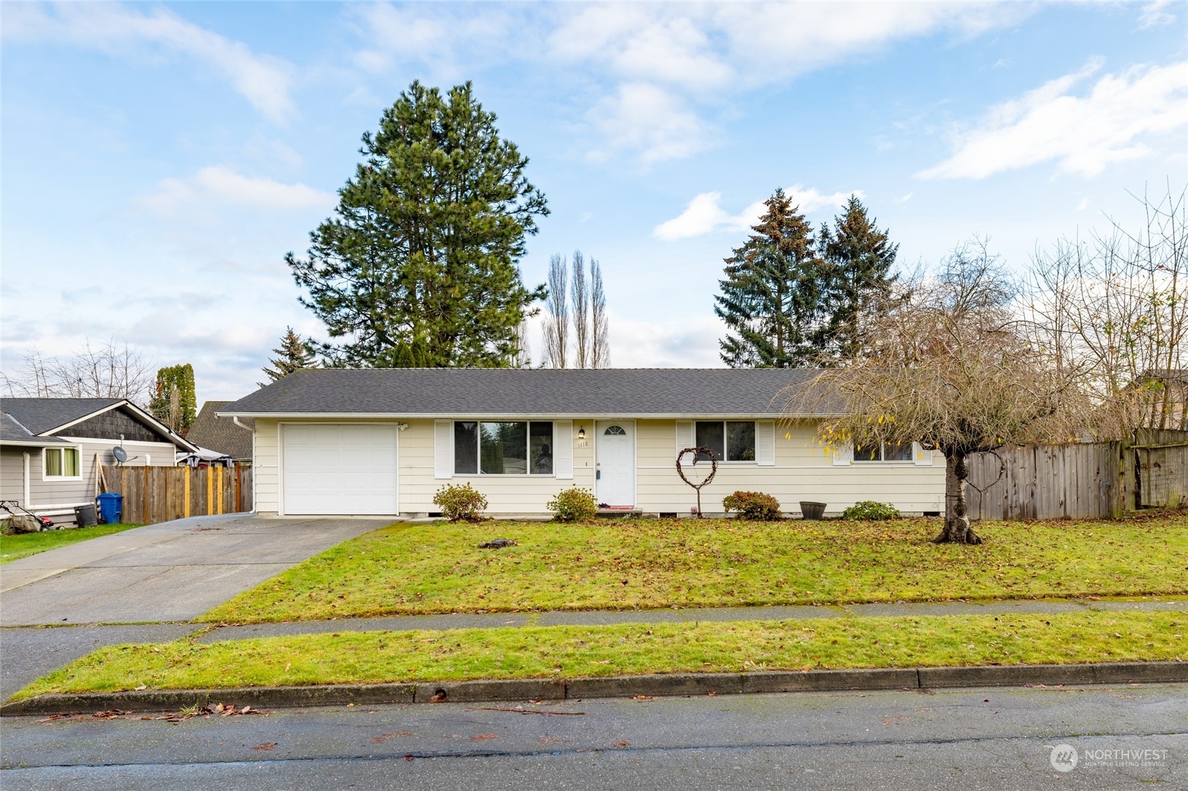 Property Photo:  1118  Carmel Avenue  WA 98273 