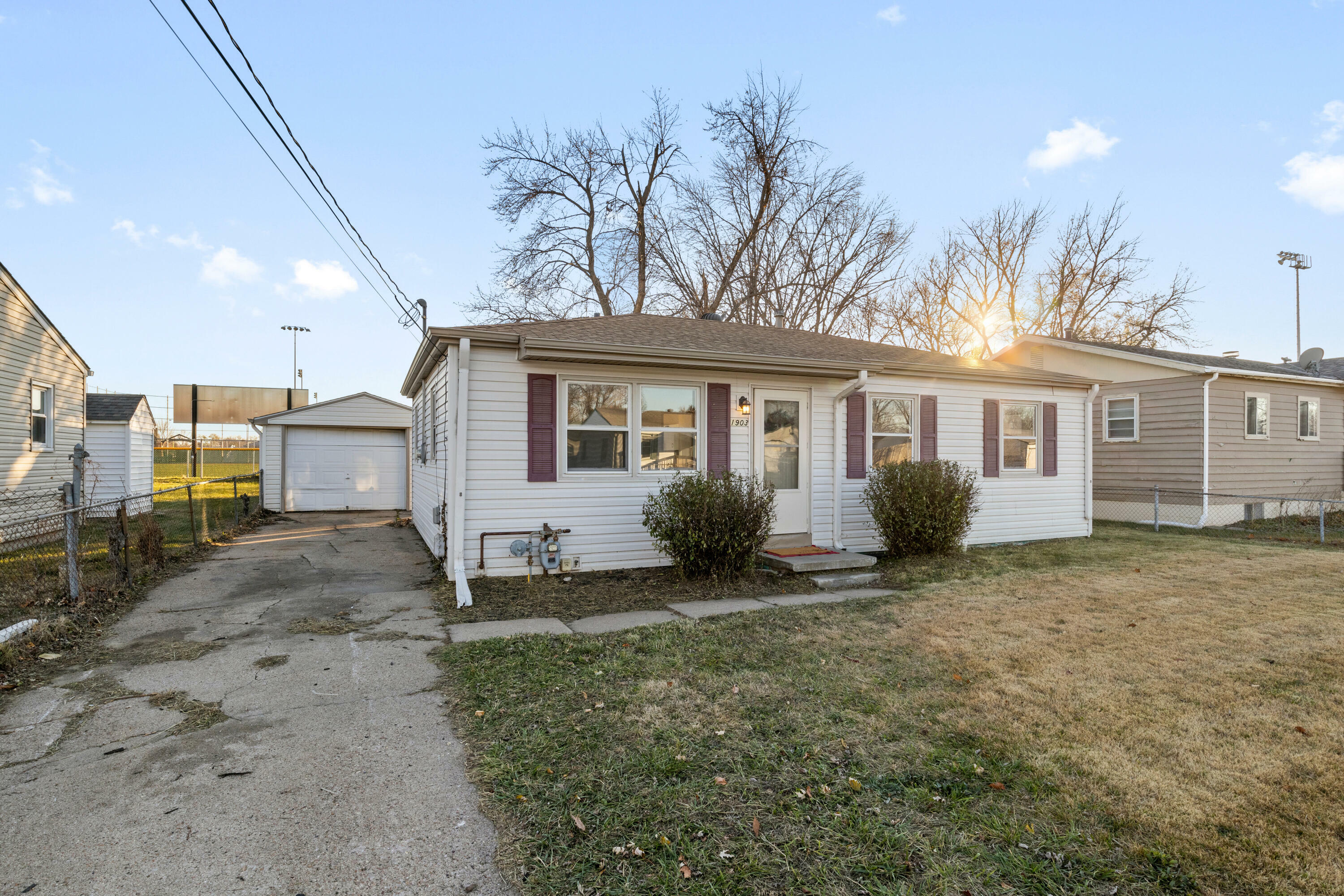 Property Photo:  1903 Ave L  IA 51501 