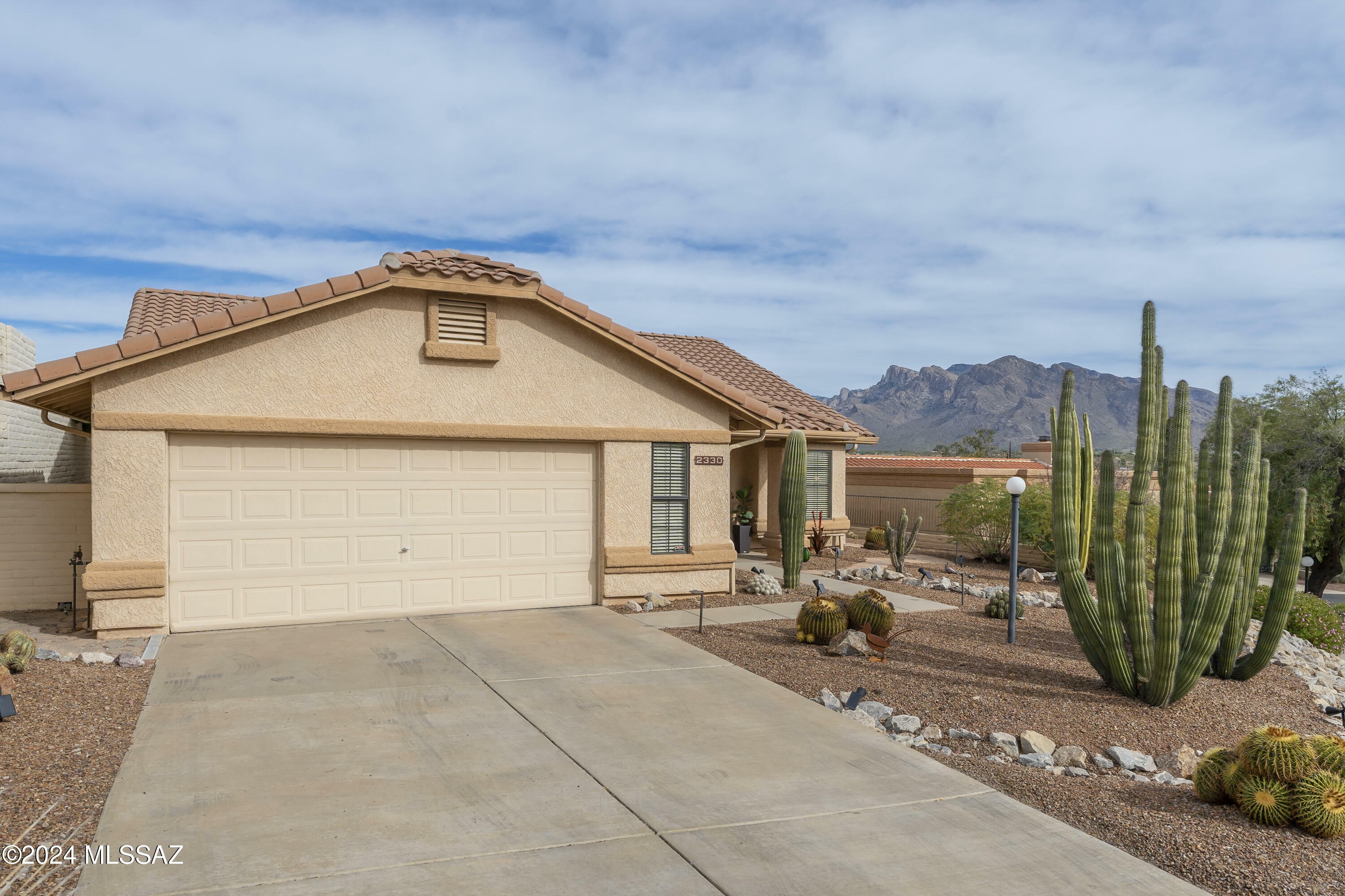 Property Photo:  2330 W Catalpa Road  AZ 85742 