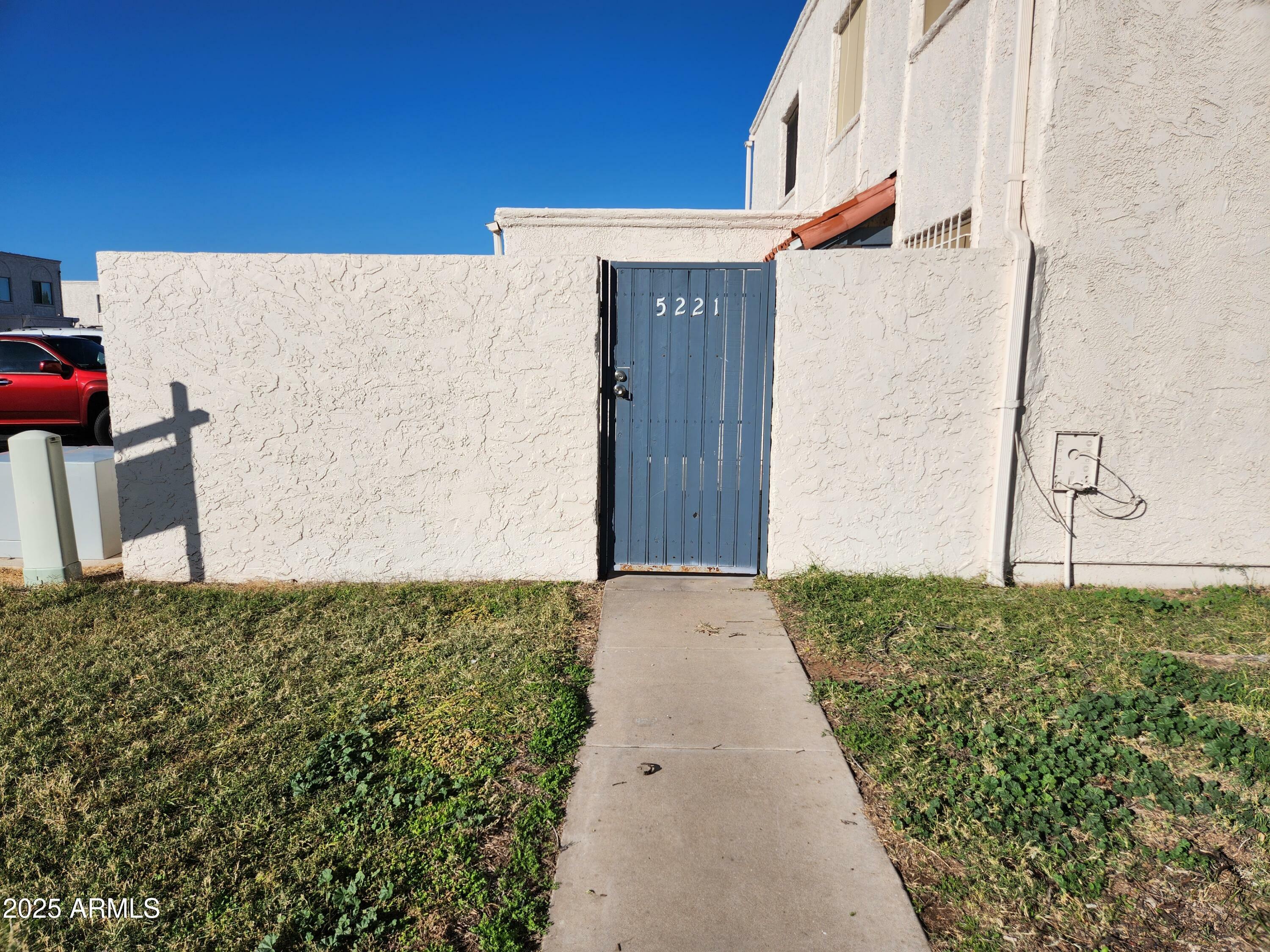 Property Photo: 5221 N 42nd Lane AZ 85019