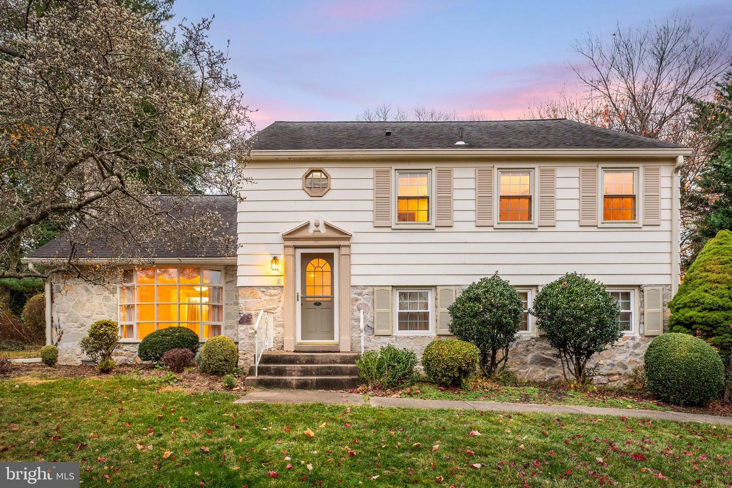 Property Photo:  303 Colonial Drive  PA 19086 