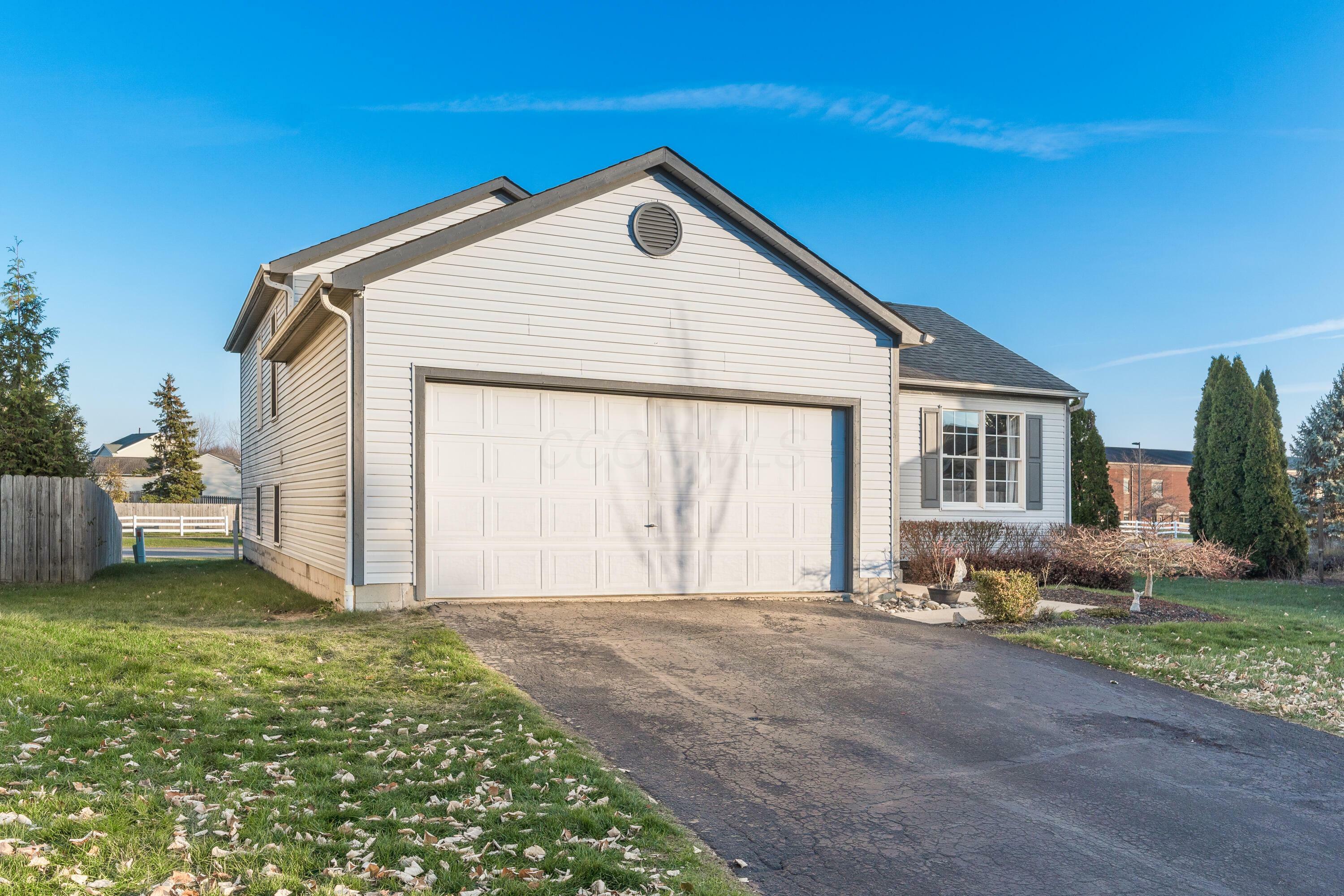 Property Photo:  150 Yehlshire Drive  OH 43119 