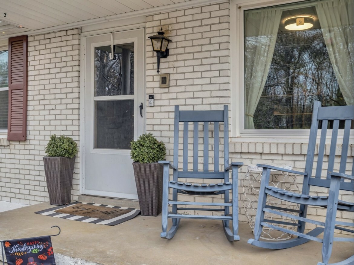 Property Photo:  1104 Chapel Hill Cir  TN 37080 