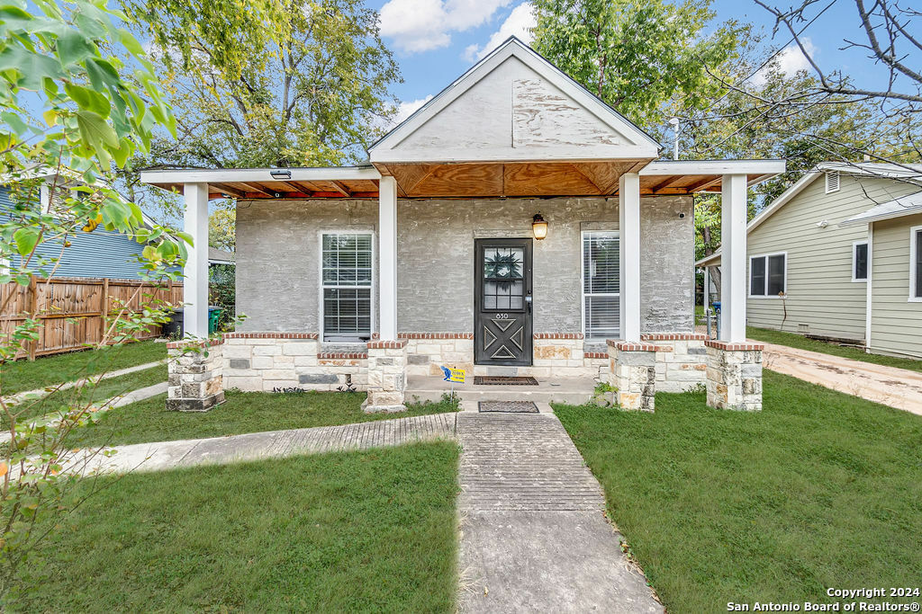 Property Photo:  830 Canton  TX 78202 