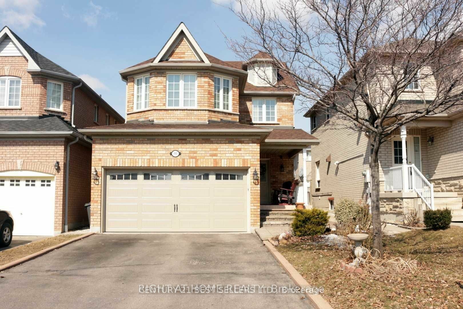 717 Salinger Crt  Mississauga ON L5W 1L4 photo