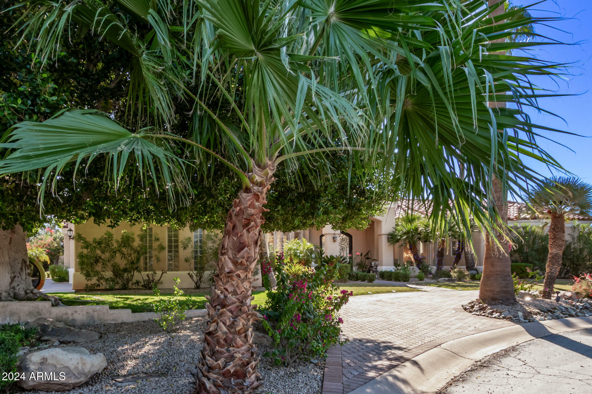 Property Photo: 9840 N 111th Place AZ 85259