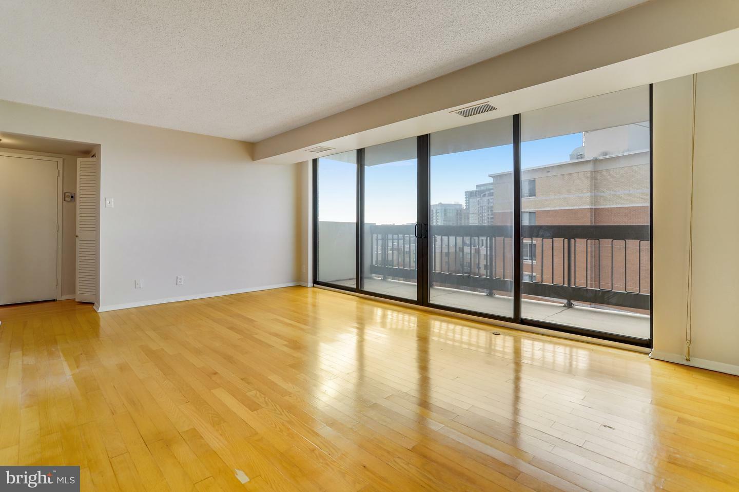 Property Photo:  3800 Fairfax Drive 1307  VA 22203 