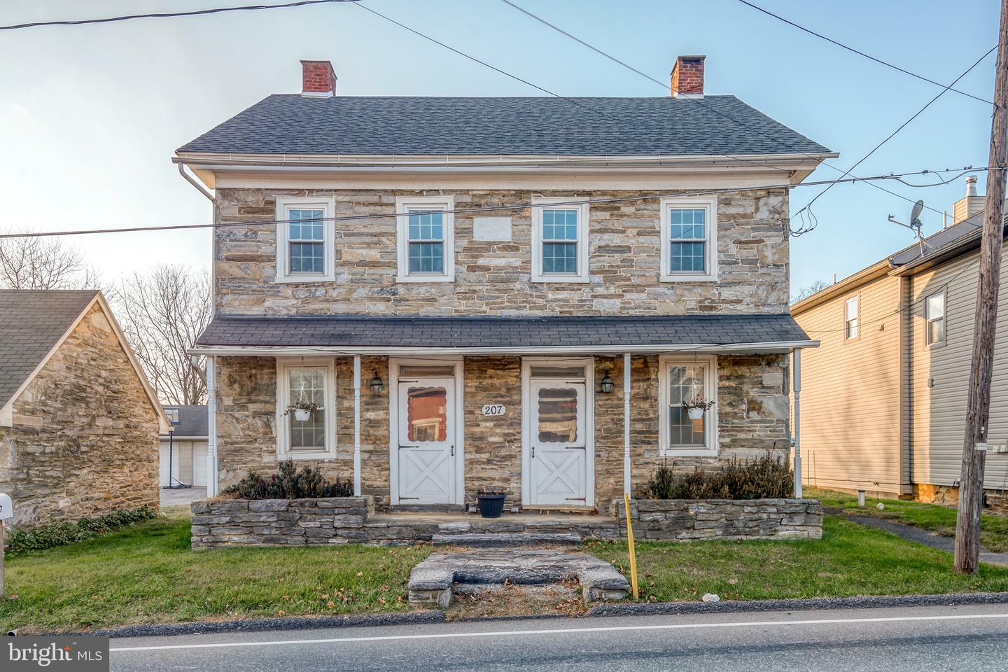 Property Photo:  207 S Carpenter Street  PA 17073 