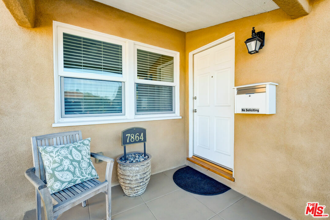 Property Photo:  7864   Vicksburg Ave  CA 90045 