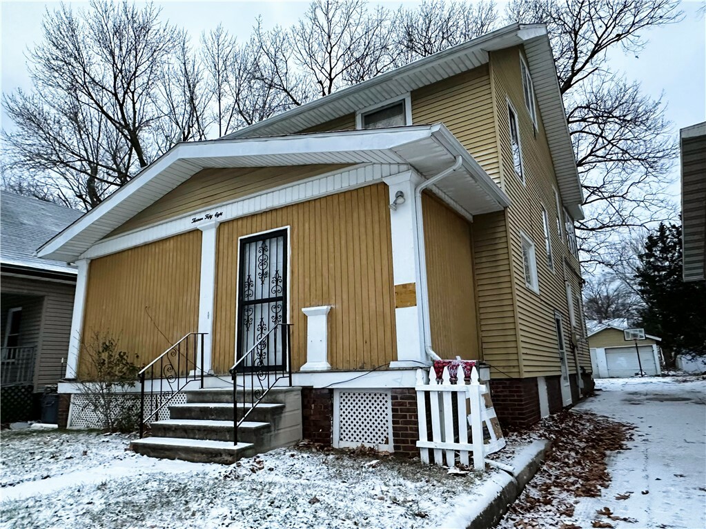 Property Photo:  1358 W Forest Avenue  IL 62522 