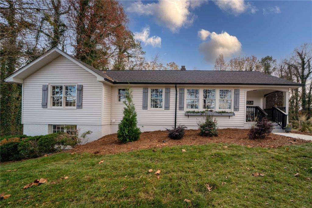 Property Photo: 996 Marietta Road GA 30114