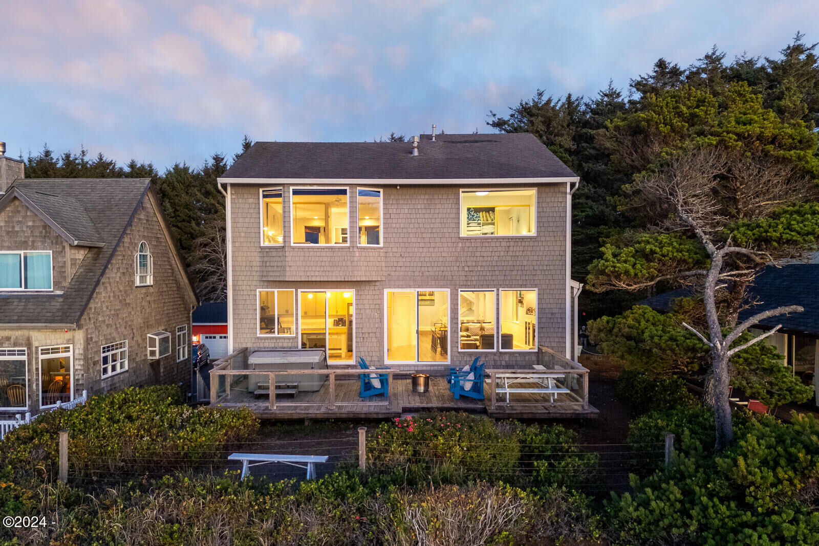 Property Photo:  1825 SW Coast Avenue  OR 97367