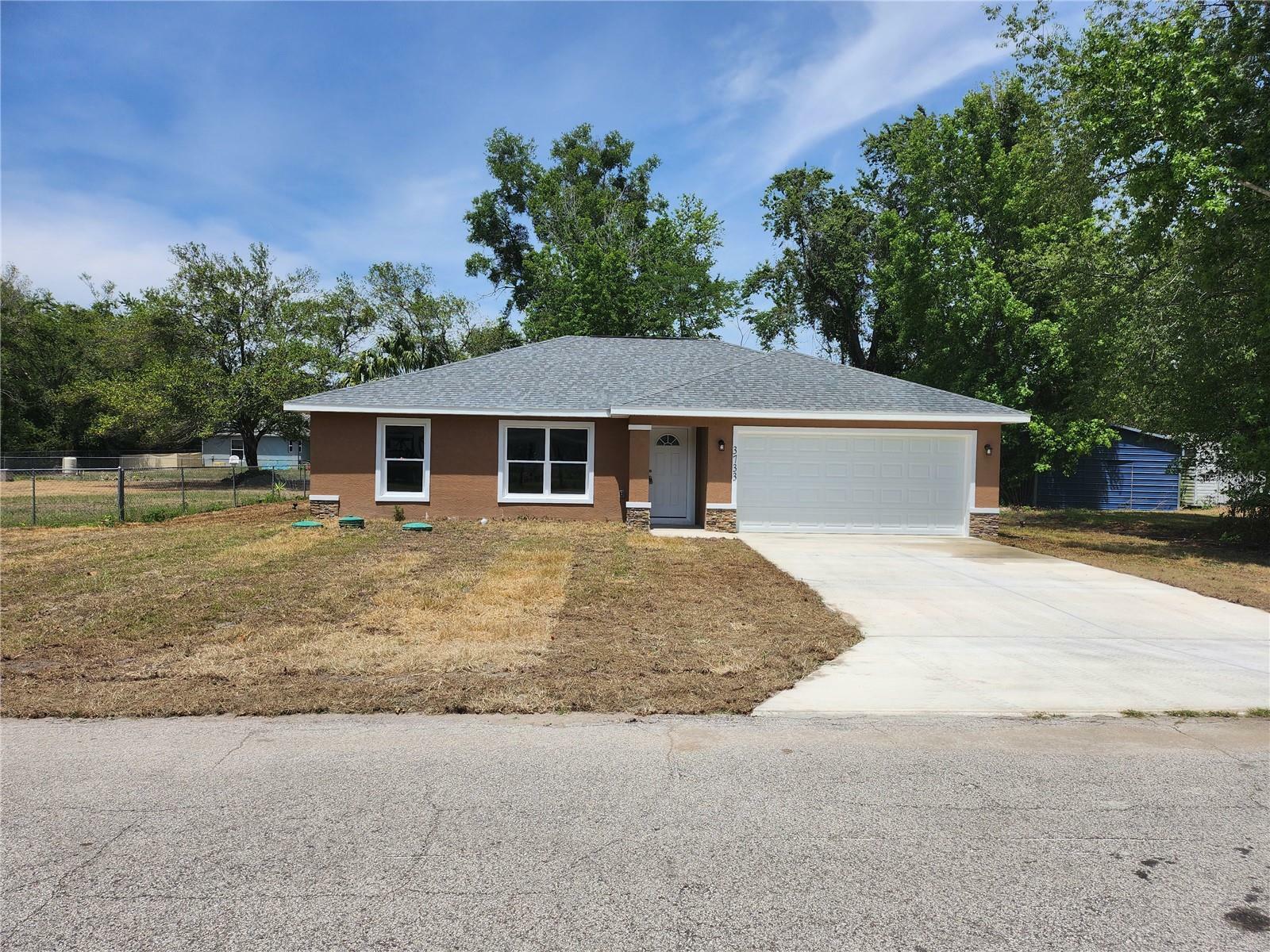 Property Photo:  3733 SE 137th Street  FL 34491 