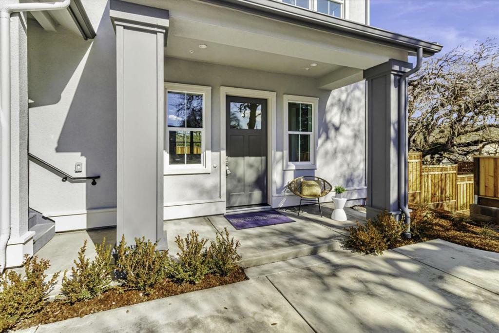 Property Photo:  895 Hampswood Way  CA 95120 