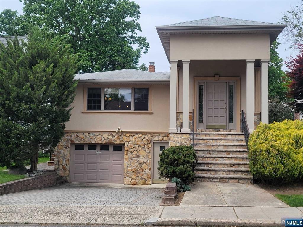 Property Photo:  1057 Fairview Lane  NJ 07024 