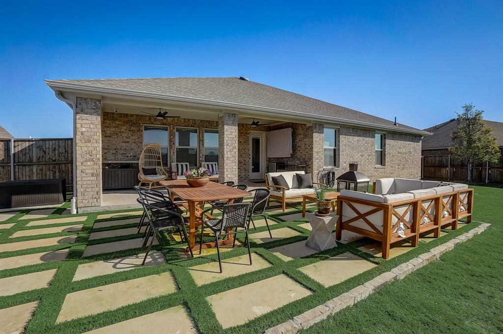 Property Photo:  315 Duke Court  TX 75189 