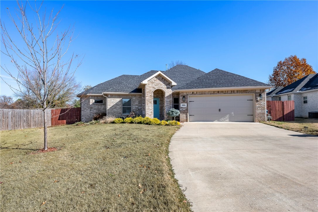 Property Photo:  1901 Woodhause Circle  AR 72751 