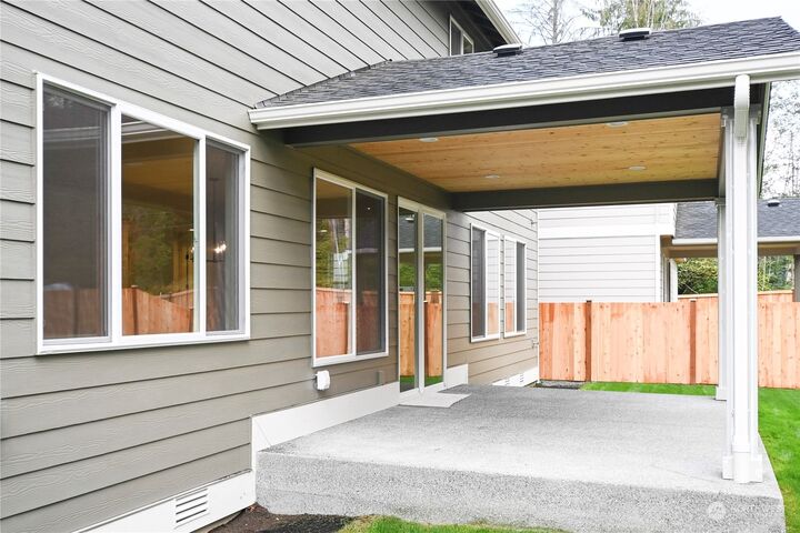 Property Photo:  18512  86th Drive NE  WA 98223 