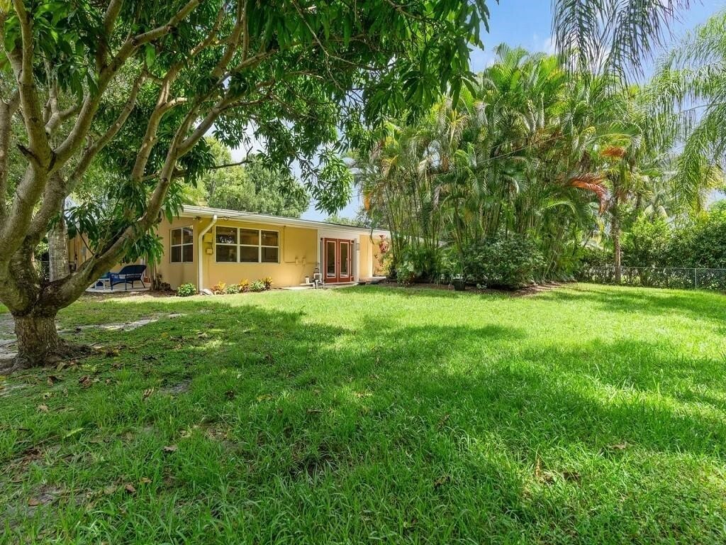 Property Photo: 645 Royal Palm Place FL 32960