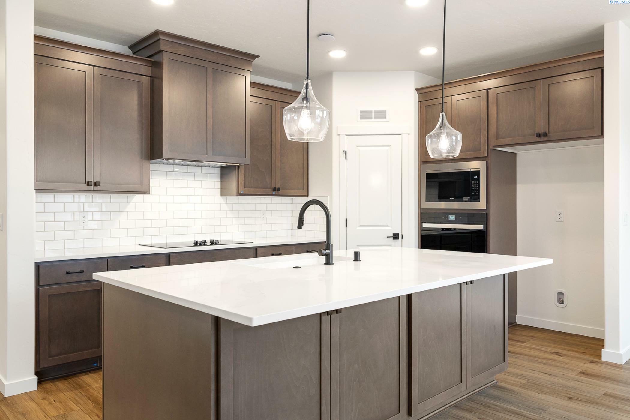 Property Photo: 3791 Morningside Pkwy WA 99352