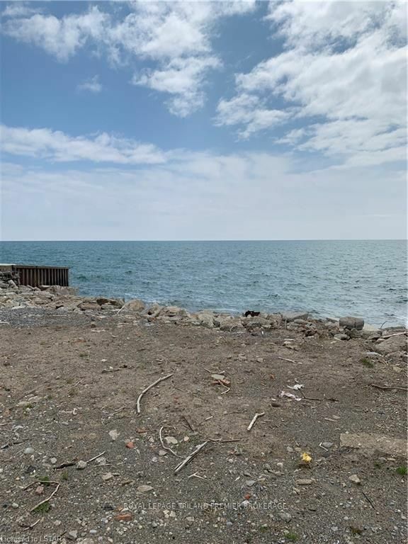 Property Photo:  18094 Erie Shore Dr  ON N0P 1A0 