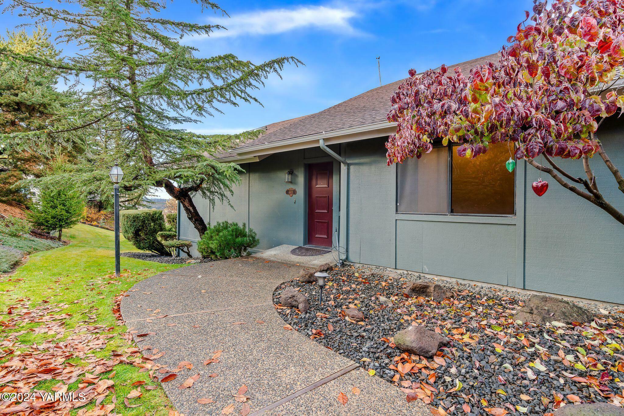 Property Photo:  4607 Scenic Dr  WA 98908 