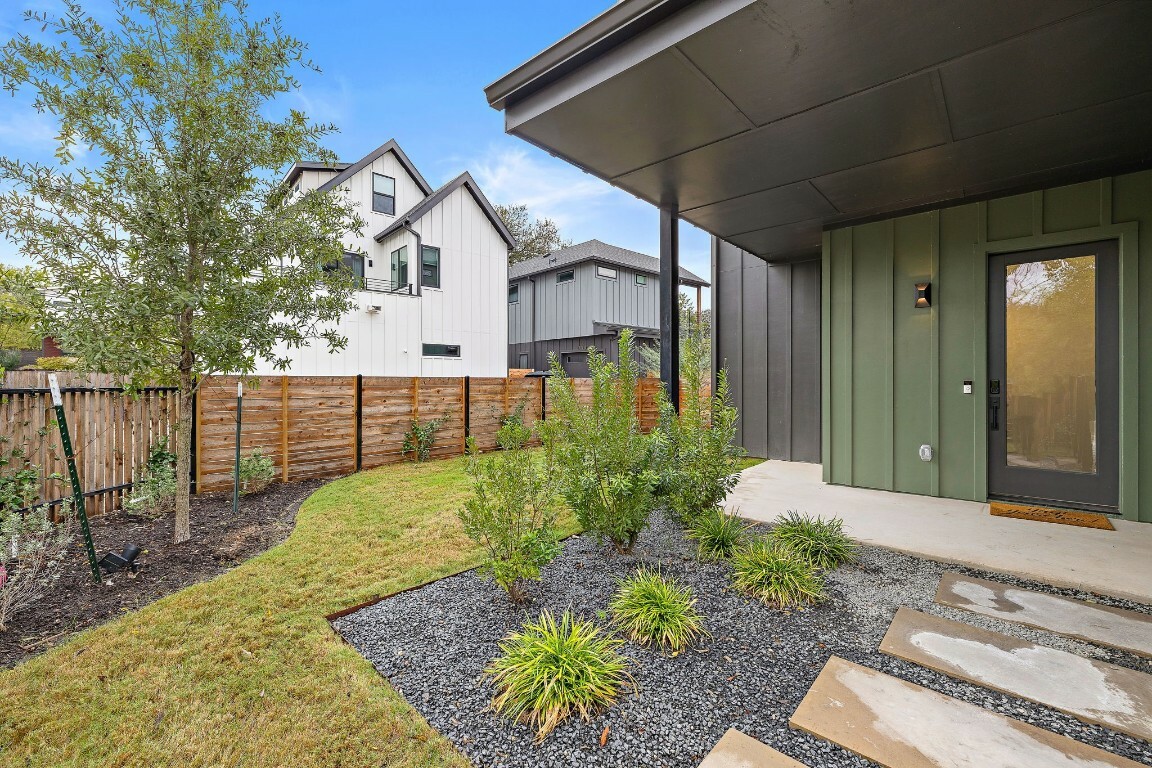 Property Photo:  1711 E M Franklin Avenue 1  TX 78721 