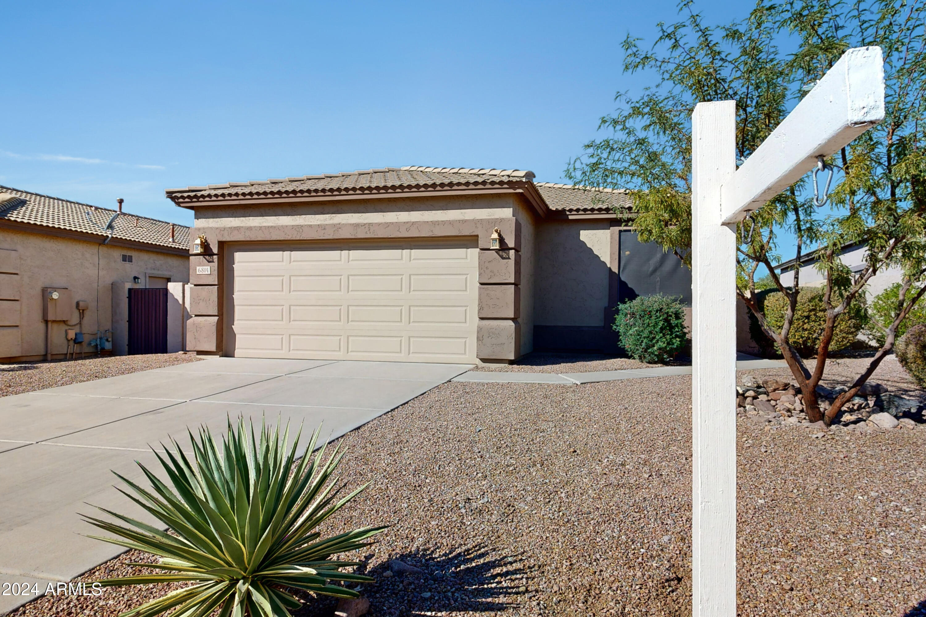 Property Photo: 6814 E San Cristobal Way AZ 85118