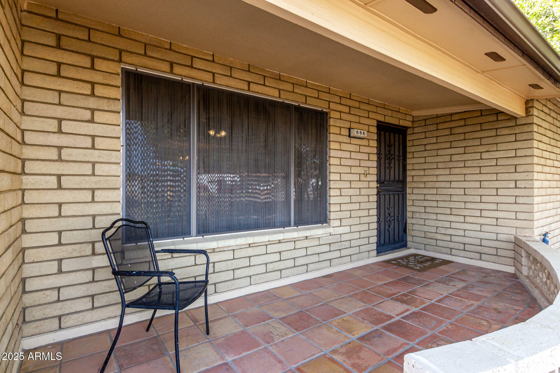 Property Photo:  666 N 65th Place  AZ 85205 