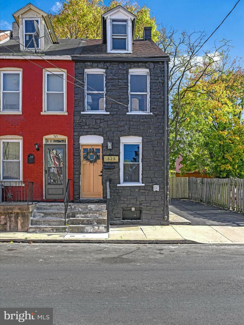 Property Photo:  523 Chester Street  PA 17602 