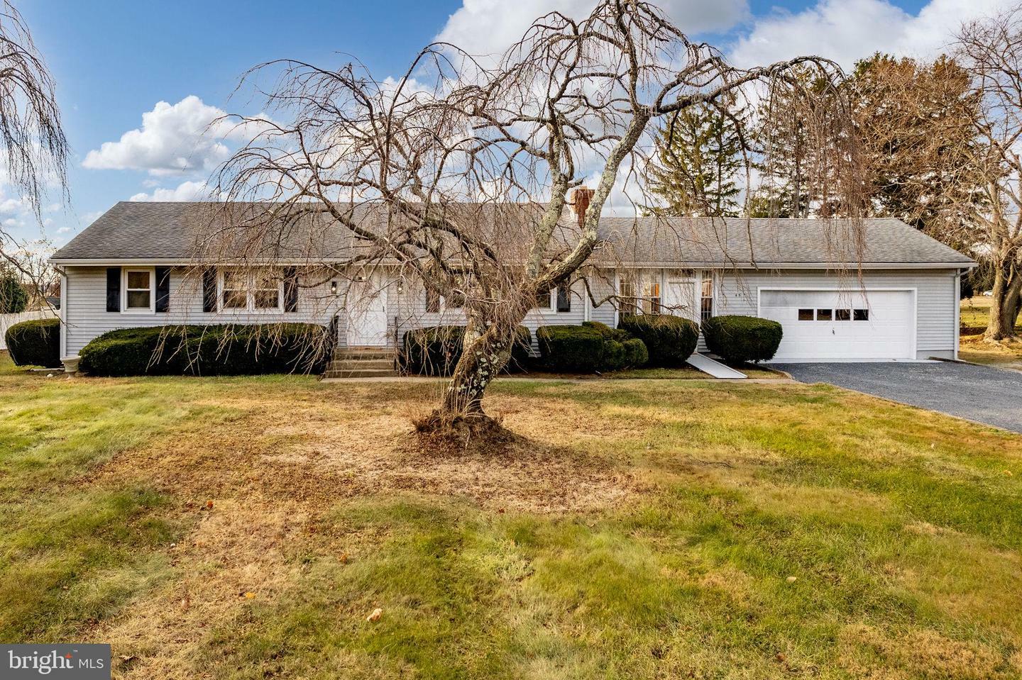 Property Photo:  45 Cubberley Road  NJ 08550 