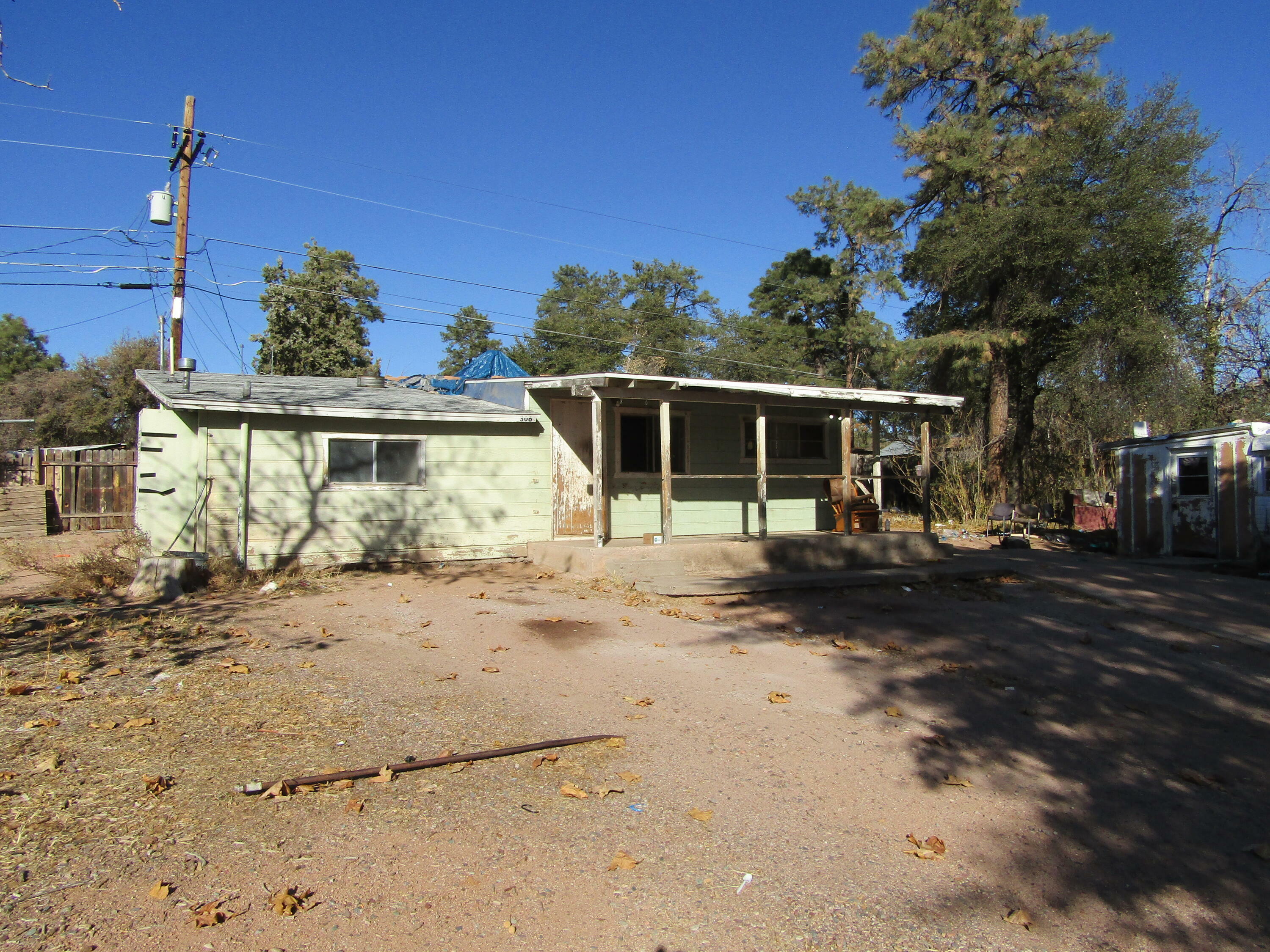 Property Photo: 306 E Wade Lane AZ 85541
