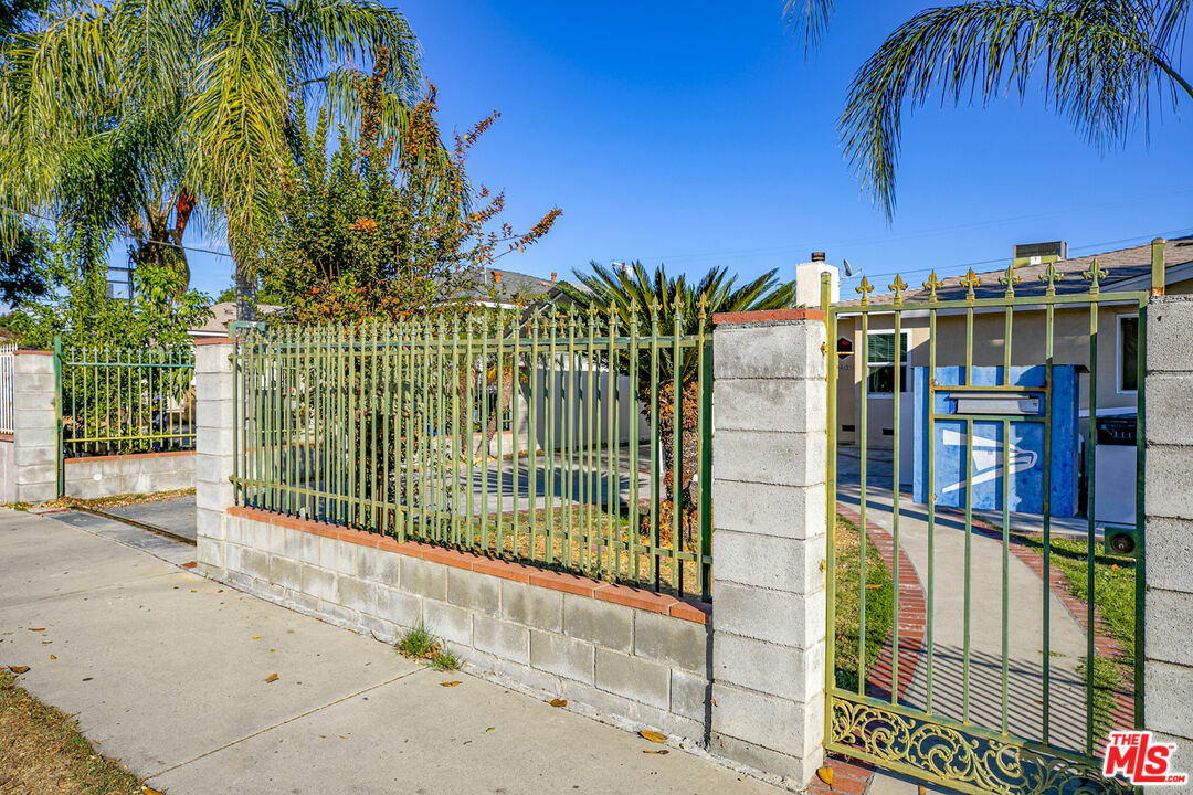 Property Photo: 7252 Tyrone Ave CA 91405