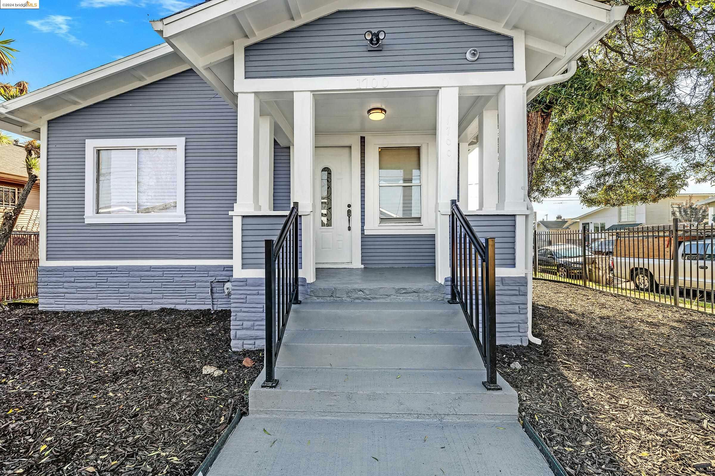 Property Photo:  1700 70th Ave  CA 94621 