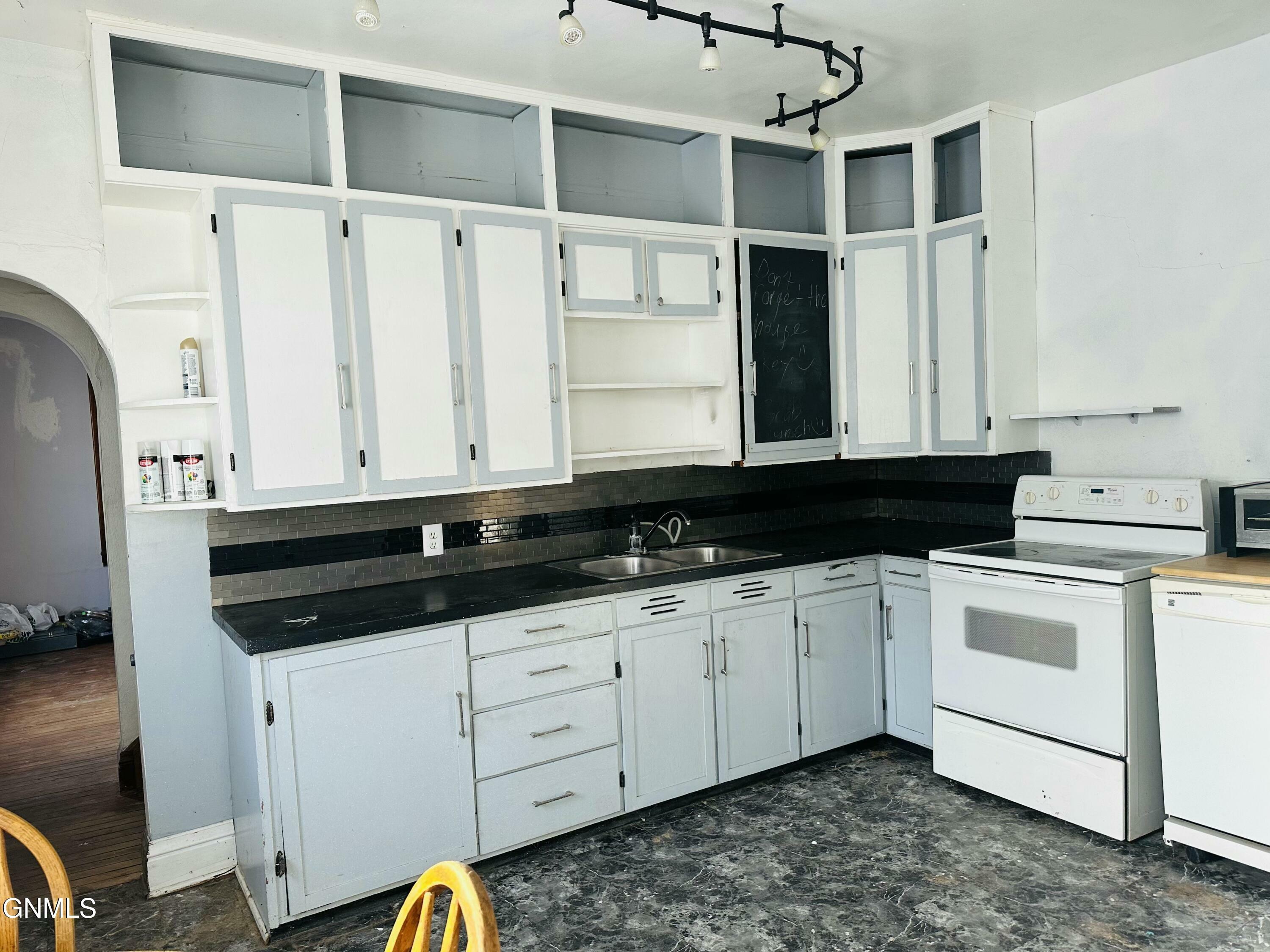 Property Photo:  302 Ellsworth Street  ND 58056 