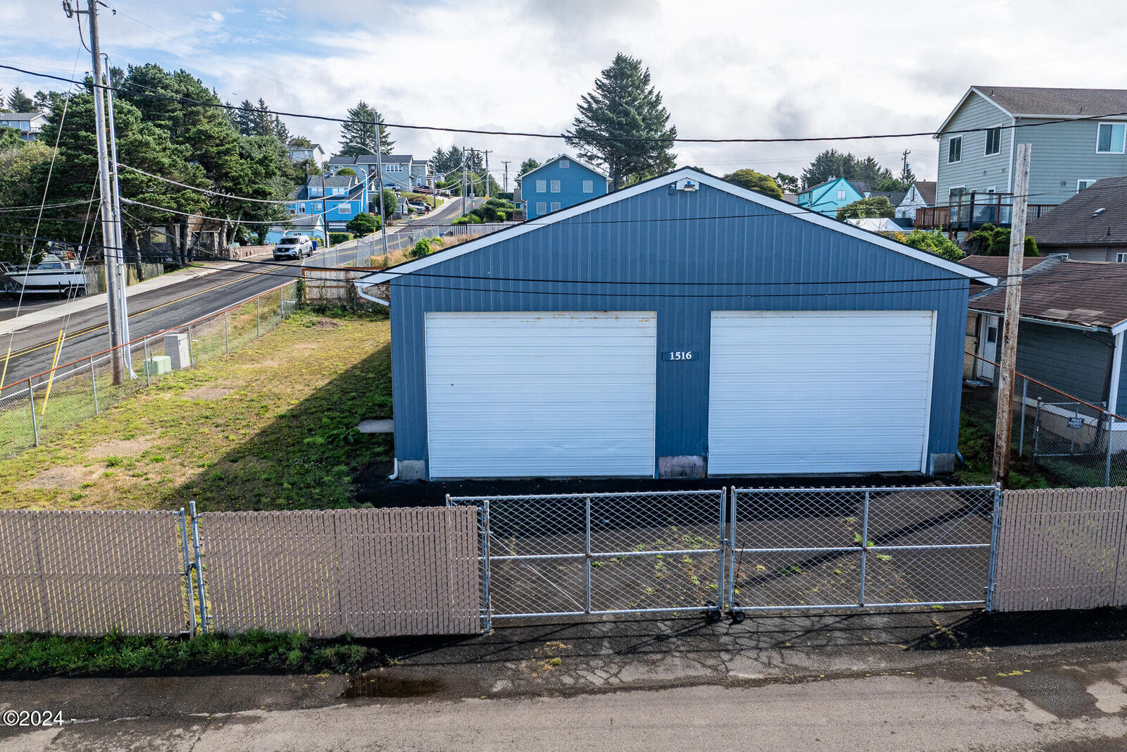 Property Photo: 1516 NE 14th Street OR 97367