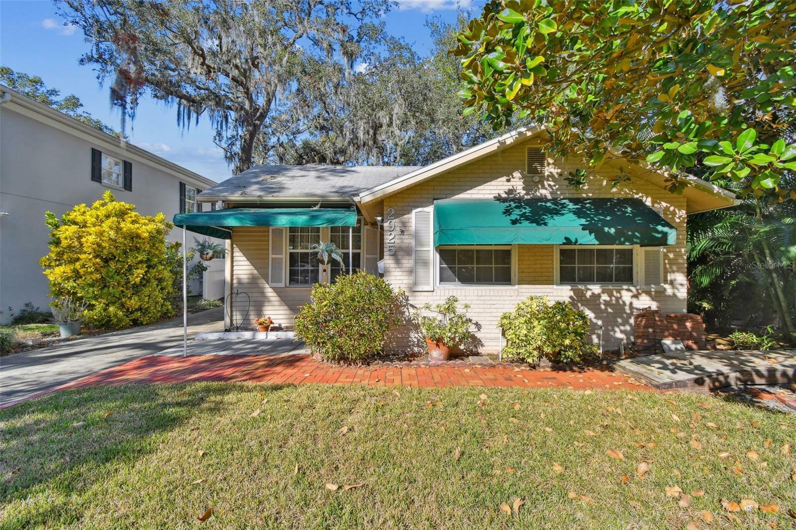 Property Photo: 2925 W Tambay Avenue FL 33611